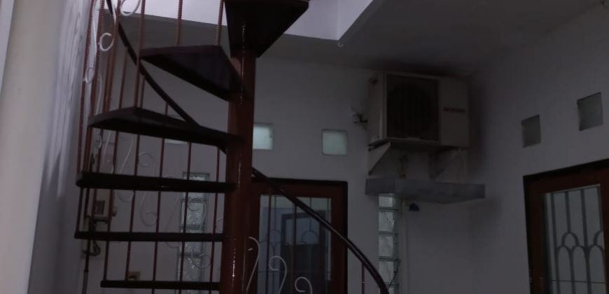 Rumah Disewakan : Jl. Oleander D III, Graha Padma, Semarang